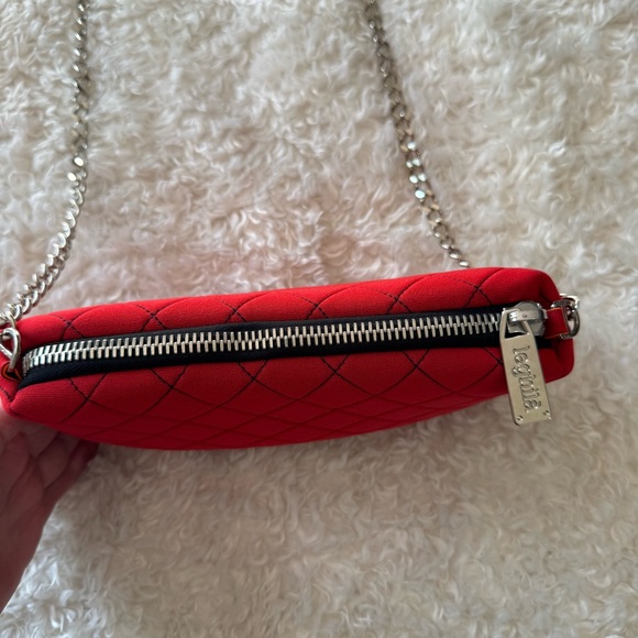 Leghila Italy Neoprene Red Diamond Pattern Crossbody Bag Silver chain strap - Picture 9 of 14
